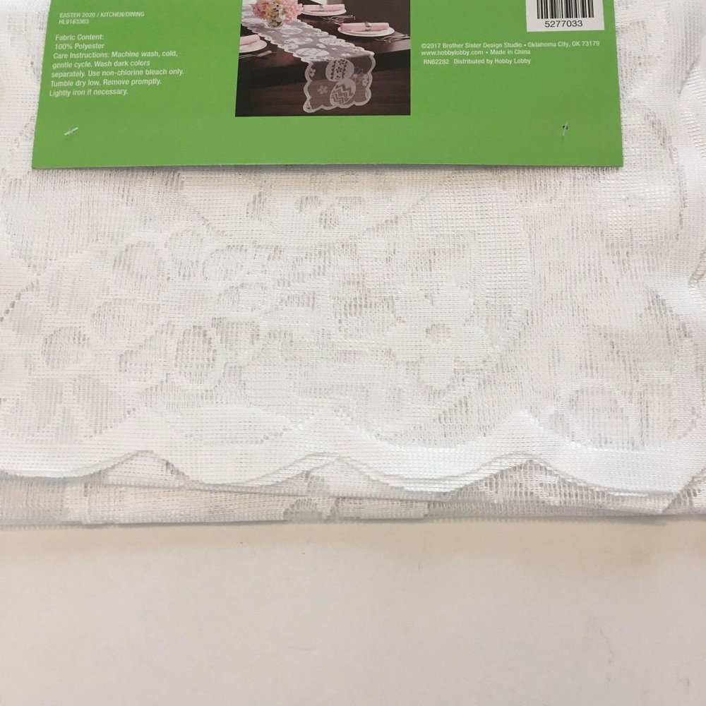 NWT- Lace Tablerunner - Picture 2 of 3